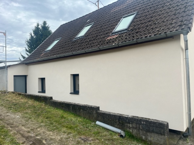 Une fa&ccedil;ade de maison esth&eacute;tique et isol&eacute;e Riedisheim