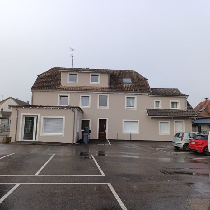 PHOTO 2024 11 16 11 01 01 675X675 | Isol Paint Transformation d’une Ancienne Pharmacie en Cabinet de Kinésithérapie à Sentheim : Une Isolation Extérieure Réussie Saint-Louis 3