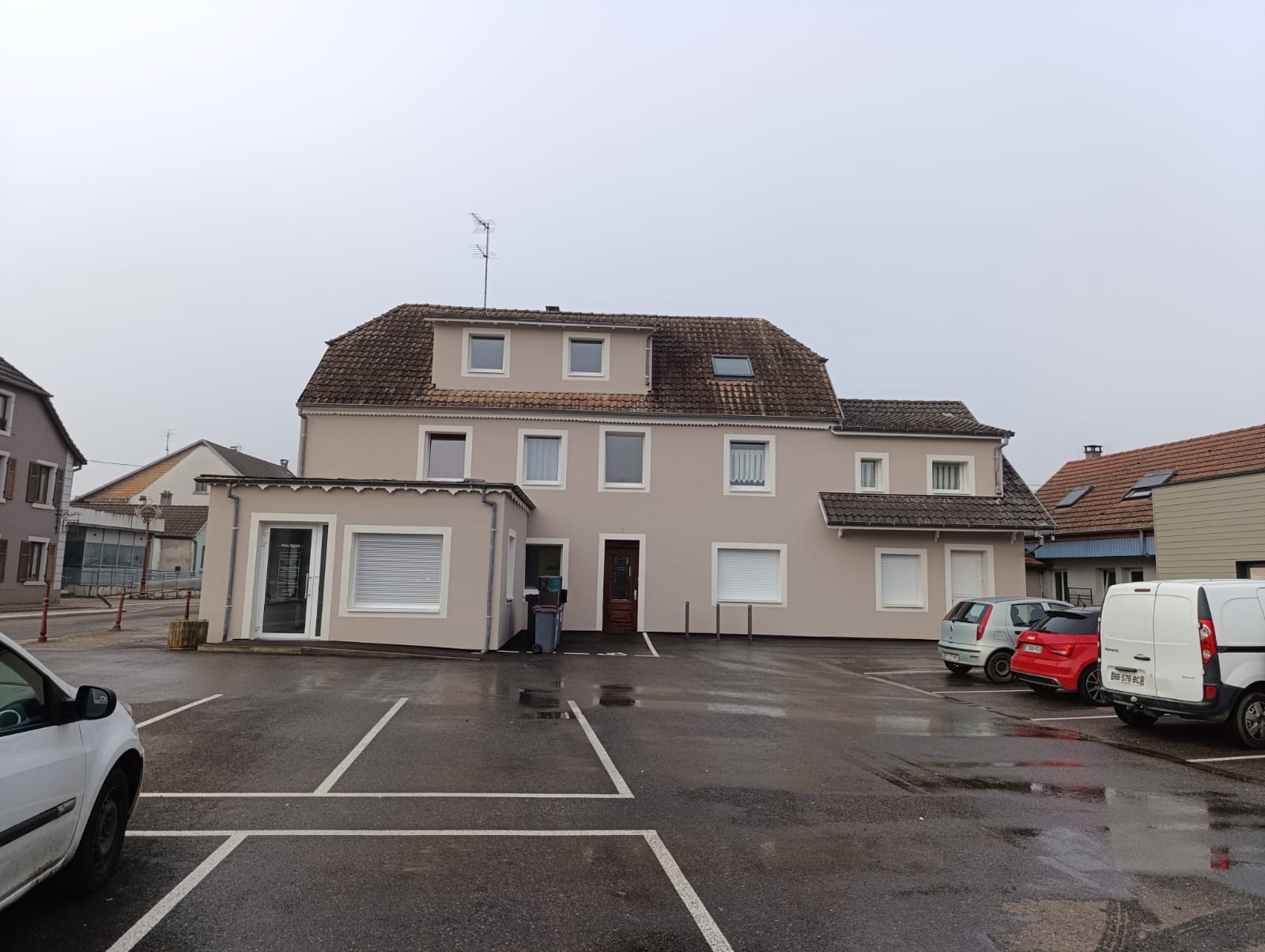 Transformation d’une Ancienne Pharmacie en Cabinet de Kin&eacute;sith&eacute;rapie &agrave; Sentheim : Une Isolation Ext&eacute;rieure R&eacute;ussie Illzach