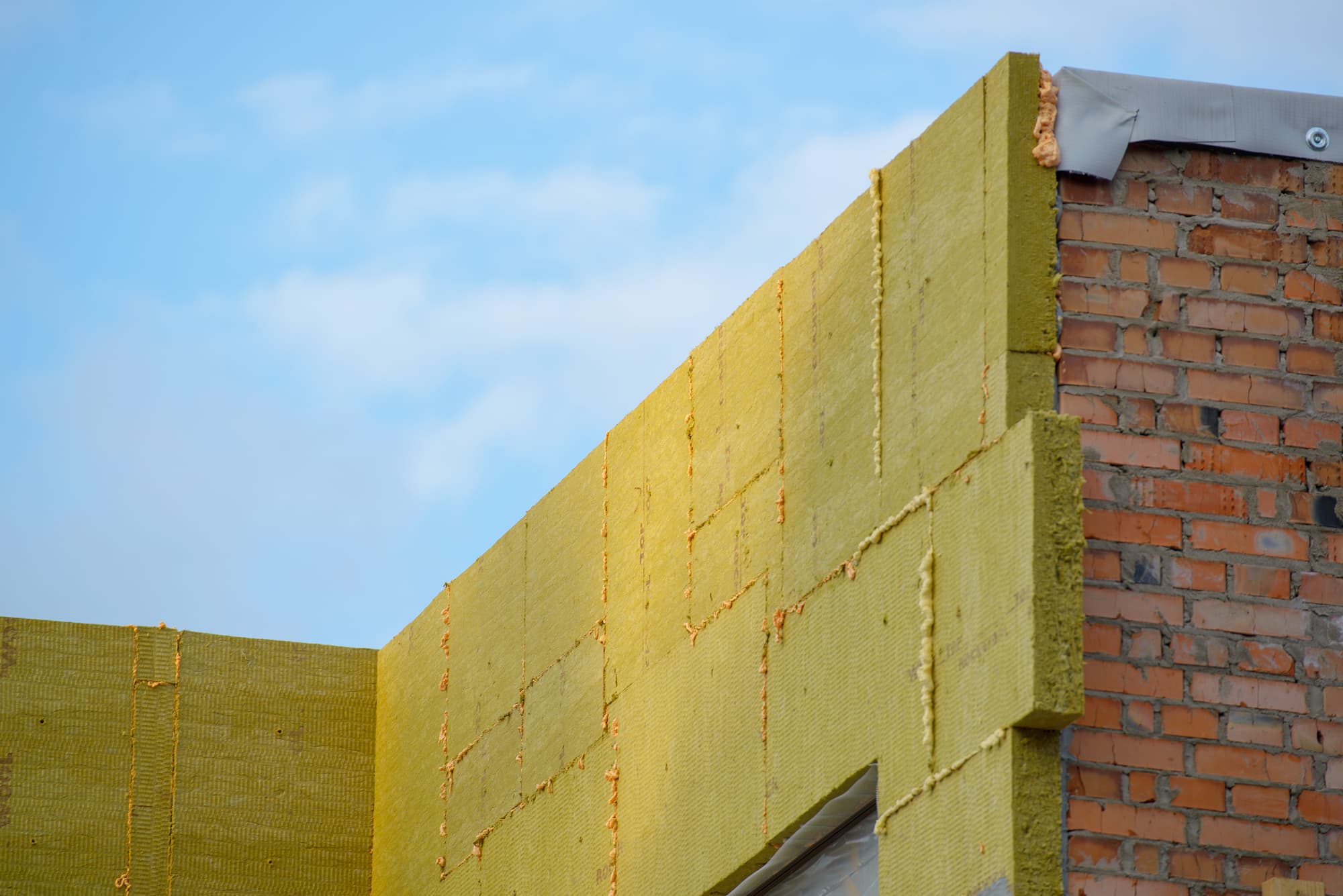 Isolation ext&eacute;rieure : faut-il opter pour panneaux ou rouleaux dans votre cas ? Cernay